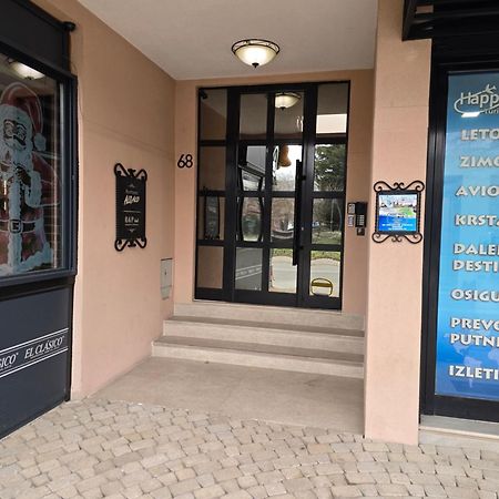 Alo Alo Apartman 6 Kruševac Esterno foto