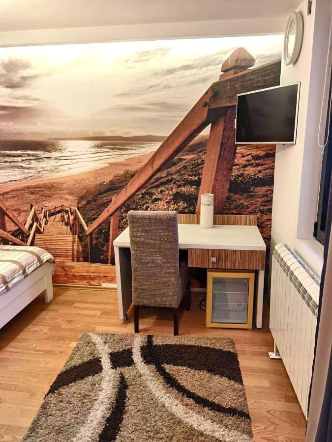 Alo Alo Apartman 6 Kruševac Esterno foto