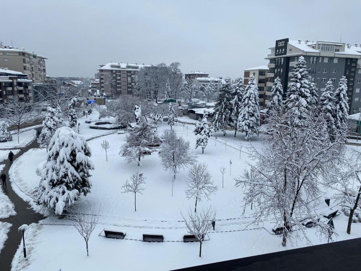 Alo Alo Apartman 6 Kruševac Esterno foto