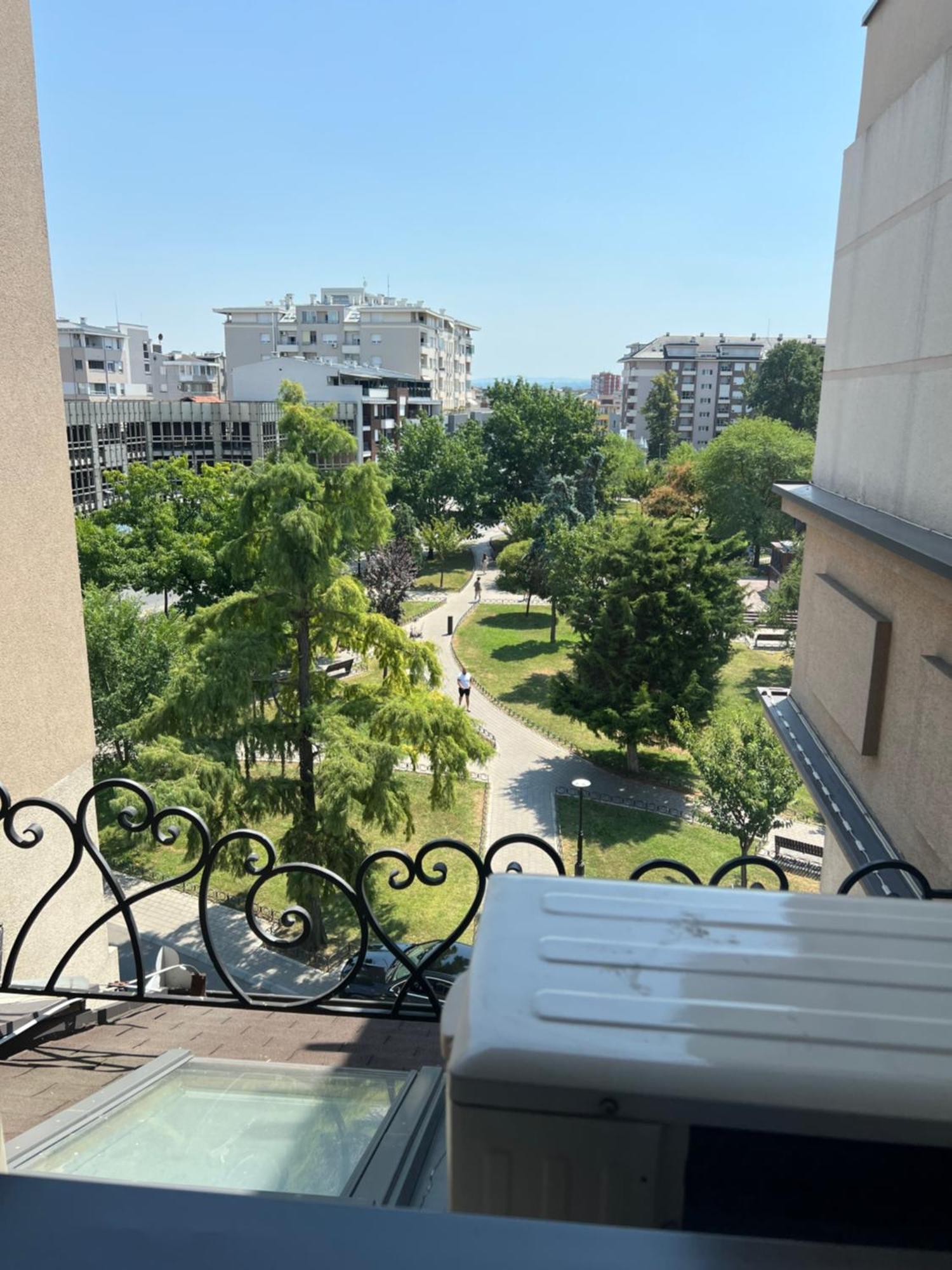 Alo Alo Apartman 6 Kruševac Esterno foto