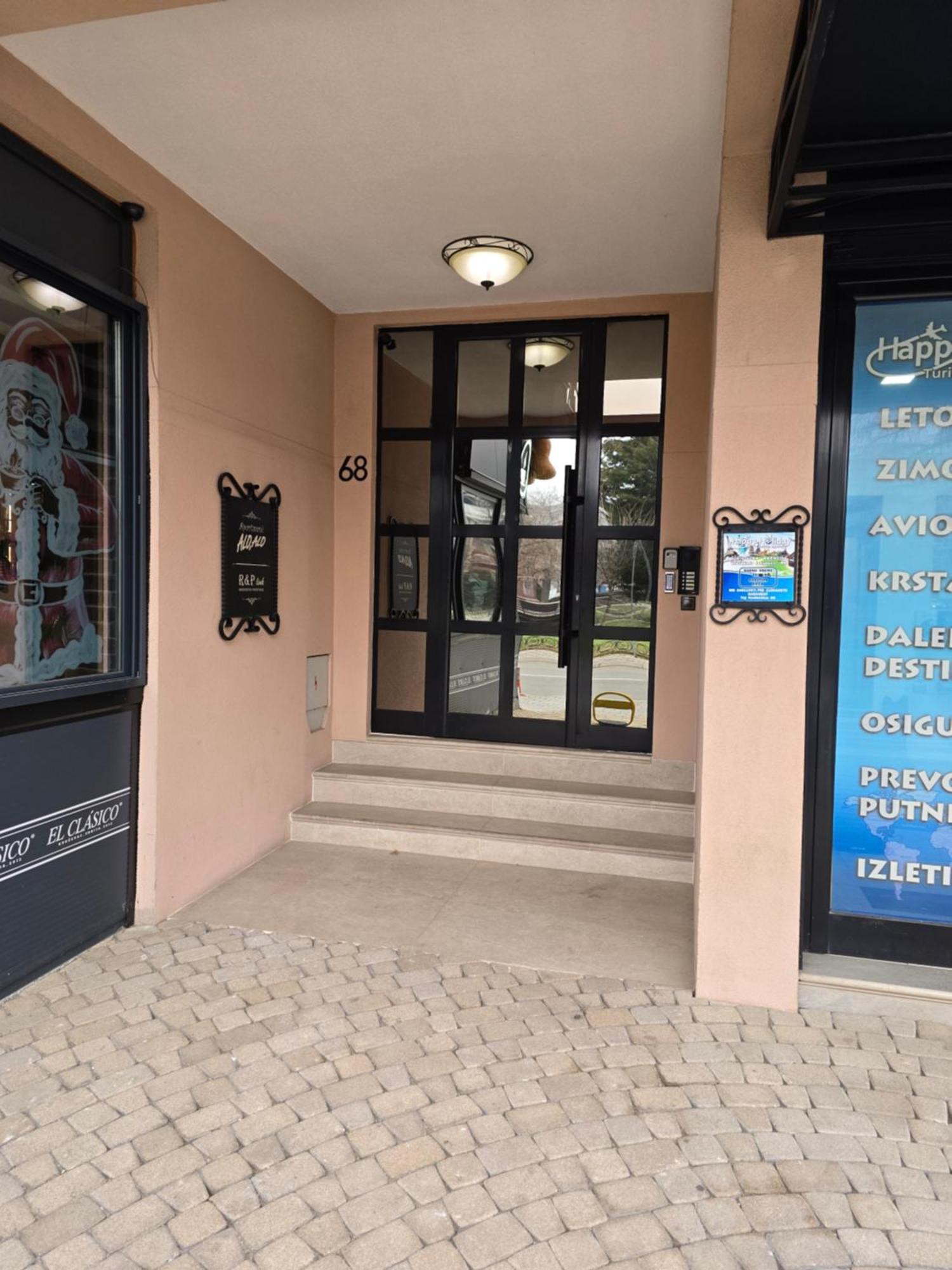 Alo Alo Apartman 6 Kruševac Esterno foto